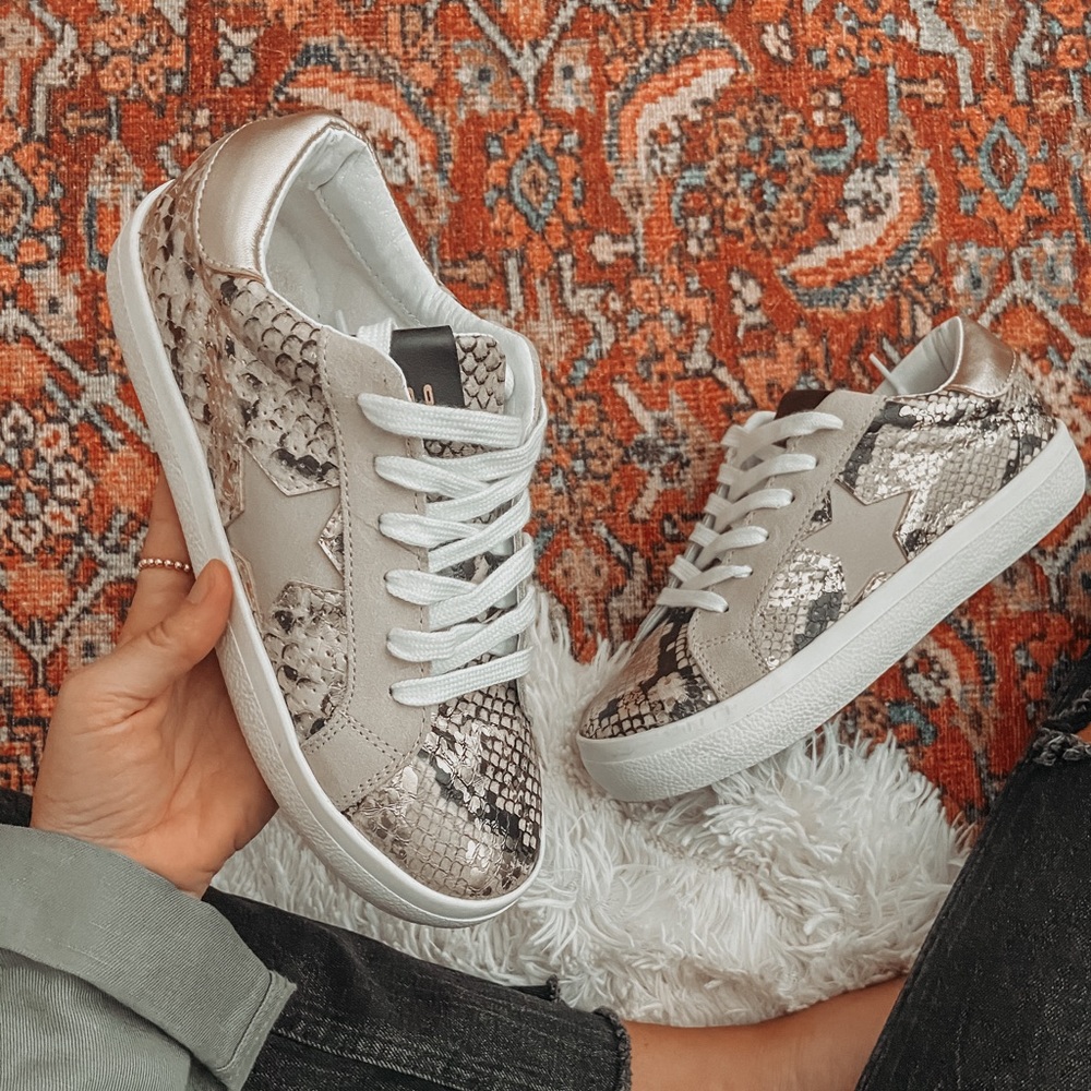 Steve Madden snakeskin sneakers size 6 only worn once